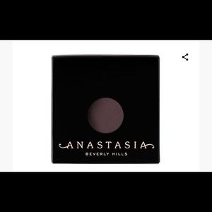 Anastasia BH Single Eyeshadow/ Aubergine